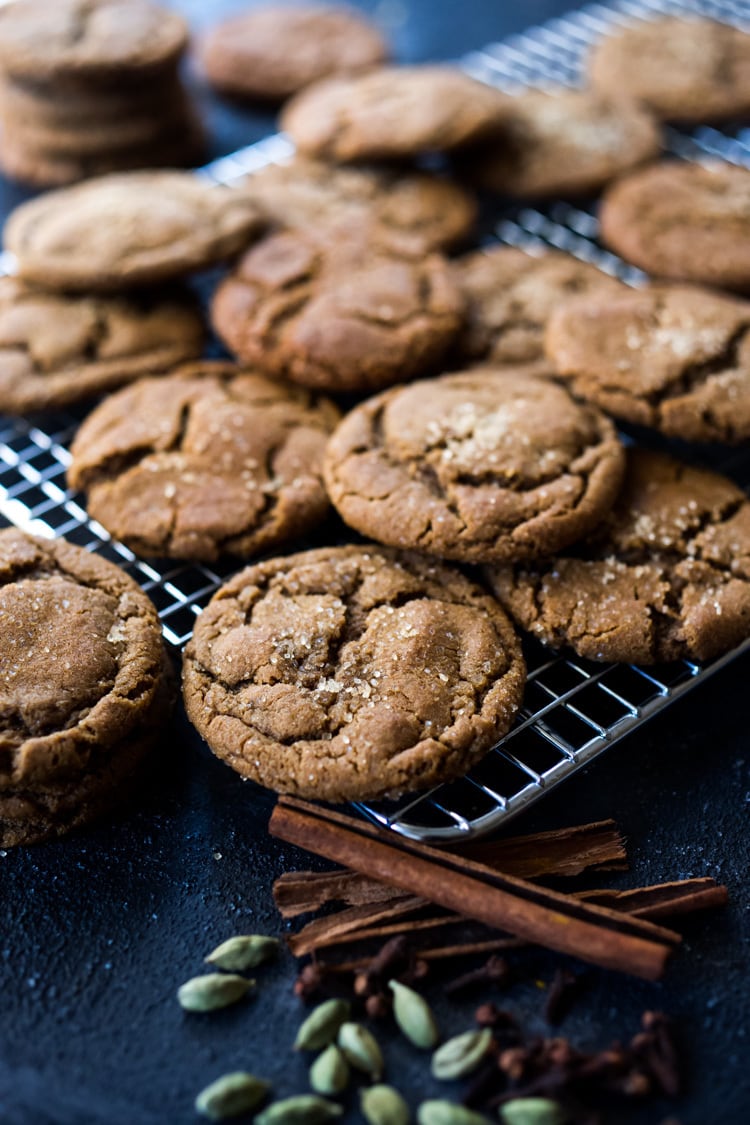 Spicy Chai Molasses Cookies are soft and chewy on the inside and crispy on the edges. Seasoned with chai spices, these take old-fashioned Molasses Cookies to whole other level! #molassescookies #chiacookies #christmascookies 