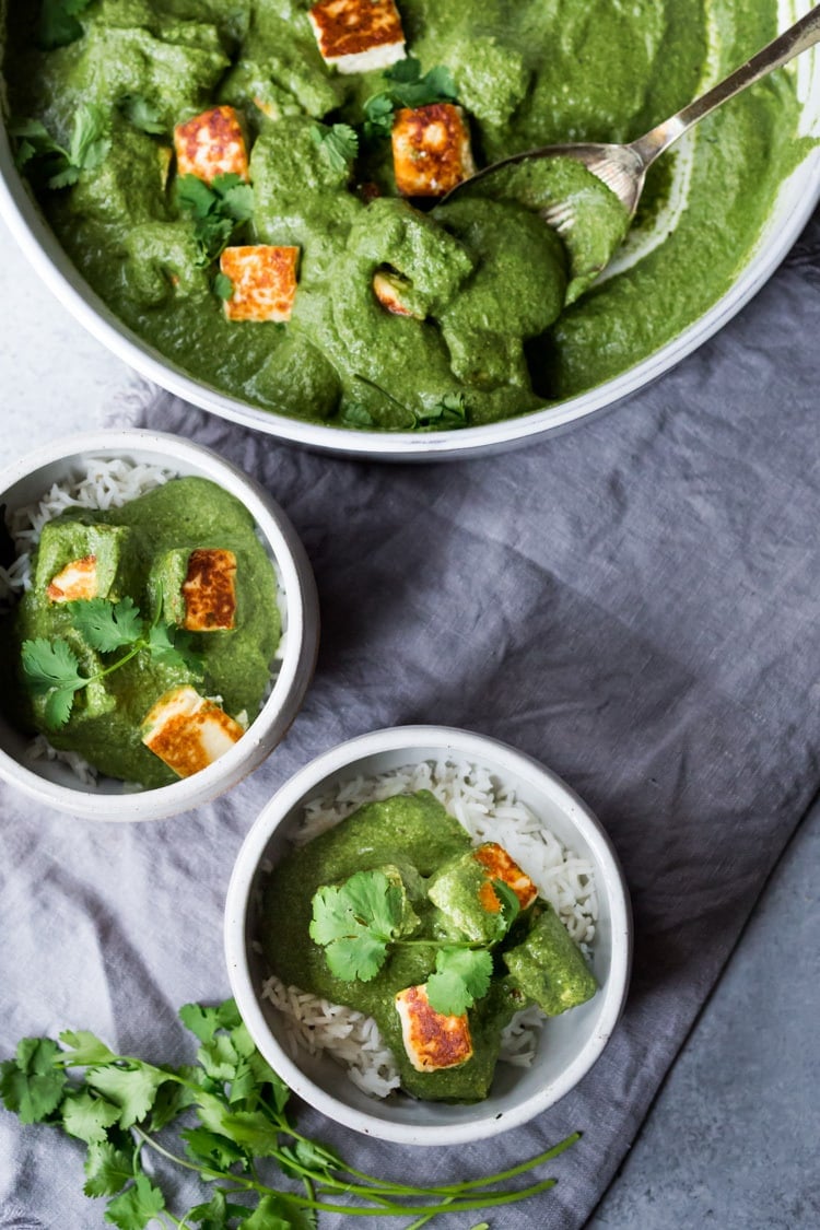 Palak Paneer - Pan-seared Paneer is bathed in a smooth and luscious spinach sauce infused with Indian spices. An easy authentic recipe, perfect for weeknight dinners. (Aka Saag Paneer! ) #saagpaneer #palakpaneer #palakpaneerrecipe #paneerrecipes #indianrecipes #vegetarian #spinach #palakrecipe