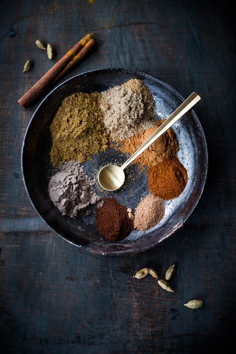 A simple homemade Garam Masala Recipe that can be made in 10 minutes - with ground fragrant spices you already have in your pantry. Easy, healthy and authentic! #garam #garammasala #curry #masala #spices #indianspices #indianrecipes #authenic #masalaspice #indiancurrypowder