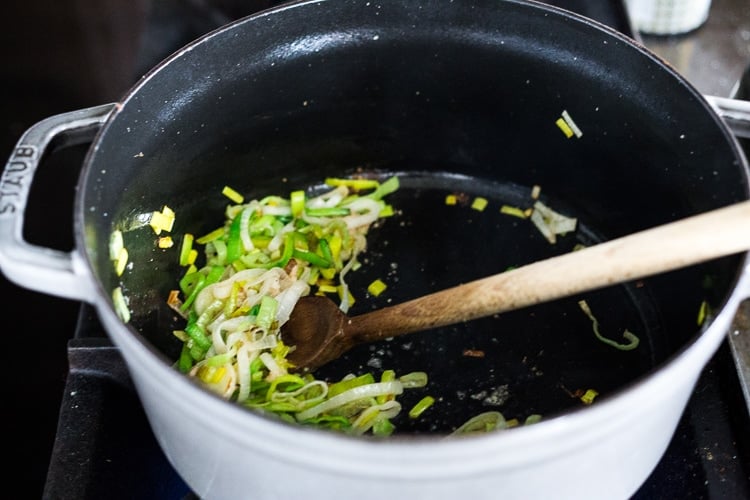 15 Minute Wonton Soup with Lemon Ginger Broth-loaded up with healthy vibrant greens - a fast and easy weeknight diner! #wontonsoup #broth #brothbased #brothysoup 