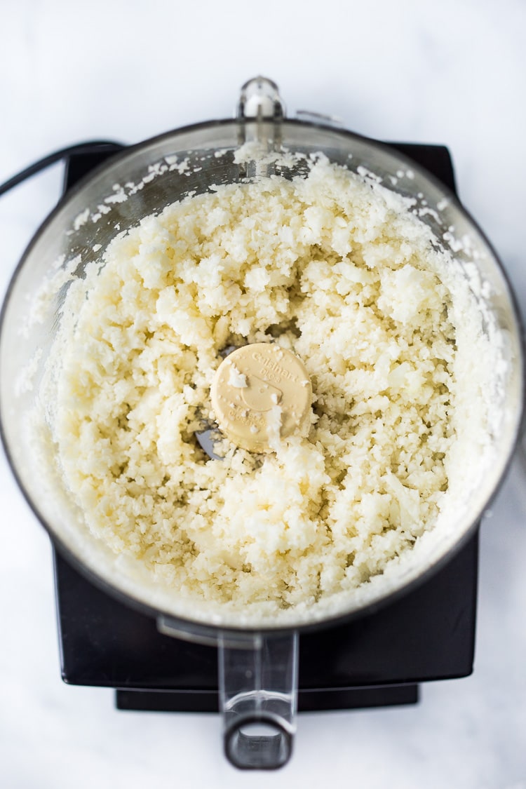 How to make cauliflower rice! A healthy, low-carb alternative to rice, that is easy to make and tastes amazing! #cauliflowerrice #howtomakecauliflowerrice #cauliflower #lowcarb #keto #rice #ricedcauliflower #vegan #eatclean #cleaneatingrecipes 