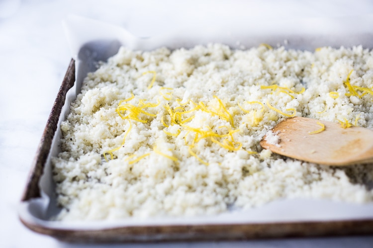 How to make cauliflower rice! A healthy, low-carb alternative to rice, that is easy to make and tastes amazing! #cauliflowerrice #howtomakecauliflowerrice #cauliflower #lowcarb #keto #rice #ricedcauliflower #vegan #eatclean #cleaneatingrecipes 