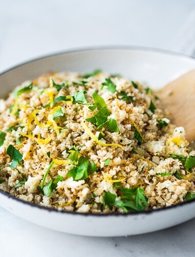 How to make cauliflower rice! A healthy, low-carb alternative to rice, that is easy to make and tastes amazing! #cauliflowerrice #howtomakecauliflowerrice #cauliflower #lowcarb #keto #rice #ricedcauliflower #vegan #eatclean #cleaneatingrecipes