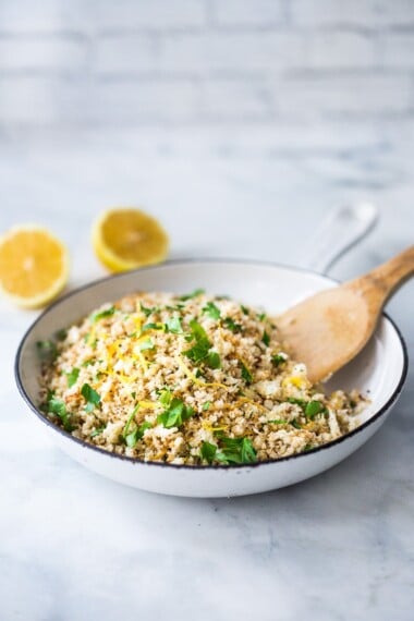 How to make cauliflower rice! A healthy, low-carb alternative to rice, that is easy to make and tastes amazing! #cauliflowerrice #howtomakecauliflowerrice #cauliflower #lowcarb #keto #rice #ricedcauliflower #vegan #eatclean #cleaneatingrecipes