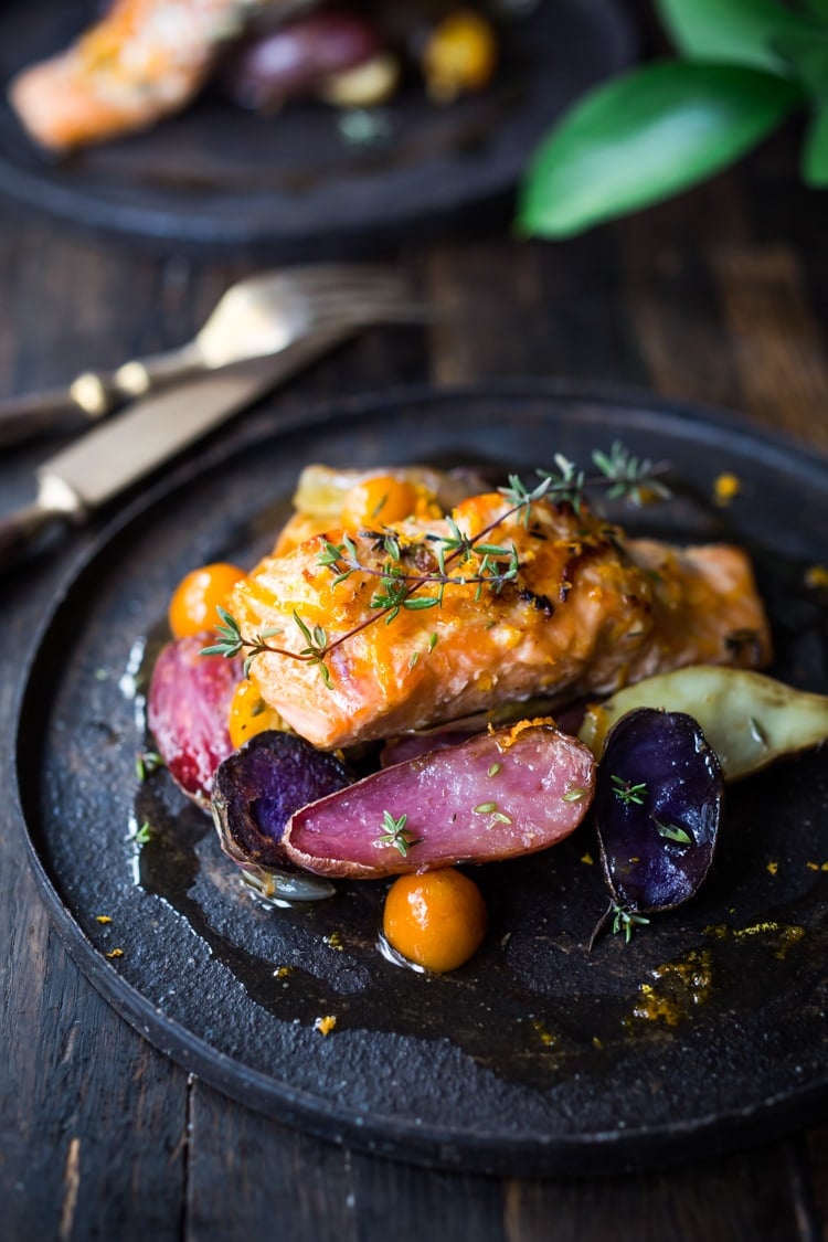 20 of our BEST Salmon Recipes | Citrus Baked Salmon with roasted fingerlings and kumquats in a flavorful citrus marinade. With only 15 minutes of hands on time, this simple easy diner recipe is perfect for busy weeknights! #salmonbake #roastedsalmon #healthysalmon #bakedsalmon #weeknightdinner #kumquats #fingerlings #citrus #citrussalmon