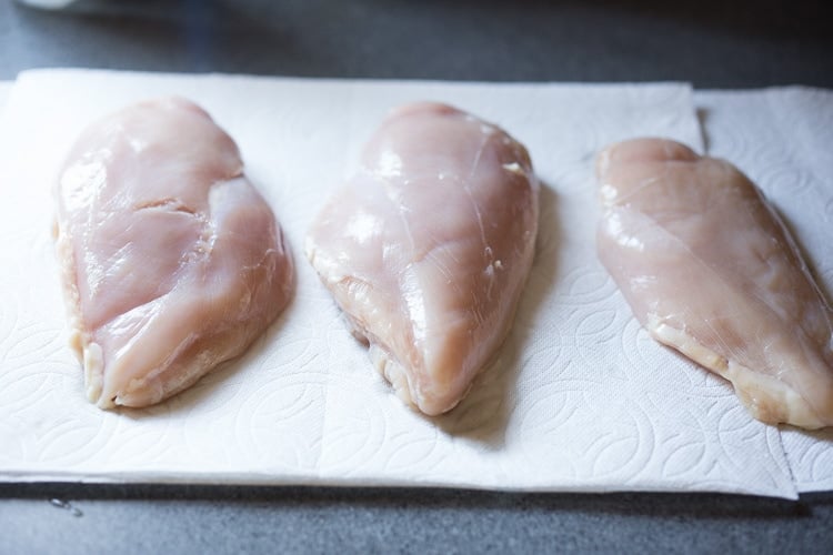 Baked Chicken Breast- a simple easy recipe for perfectly juicy and flavorful chicken breast, roasted in the oven. #chickenbreast #bakedchicken #easychicken #chickenrecipes #roastedchicken