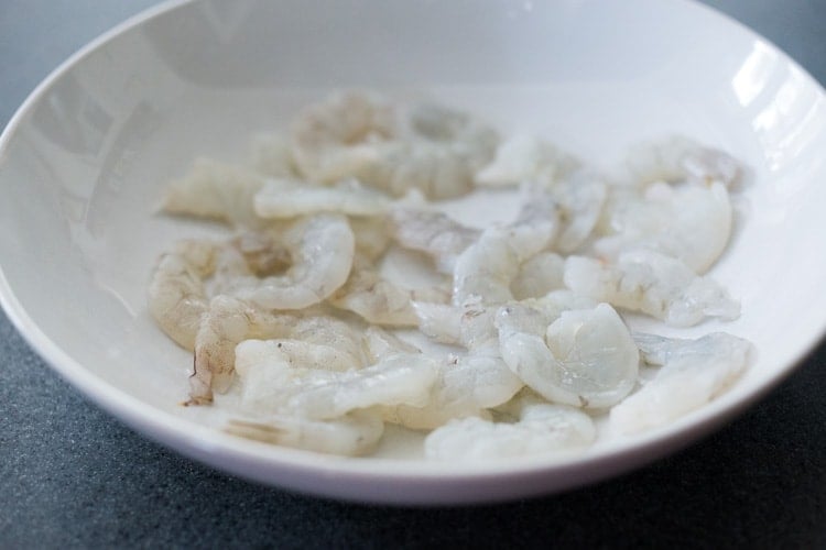 An authentic Mexican recipe for Aguachile with Shrimp! Similar to ceviche, shrimp is sliced in half, and cooked in a mixture of lime juice, chiles and cilantro. Flavorful, simple and sooooo delicious! #aguachile #shrimp #verde #ceviche #Mexican