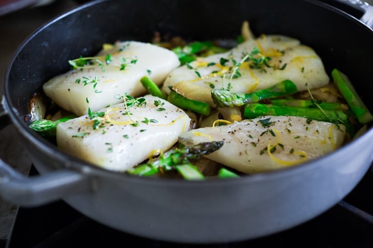 Baked Cod with Asparagus, Fennel and Leeks - a simple, spring-inspired dinner! #bakedcod #cod #codrecipes #recipes #fish #bakedfish #springrecipes #ketorecipes #lowcarb 