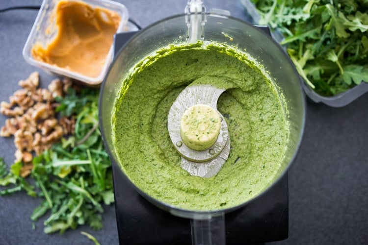 Superfood Walnut Pesto - and a packable lunch filled with healthy veggies and soba noodles tossed in the most flavorful Superfood Pesto! Vegan and GF adaptable! #bento #lunchbox #growuplunchbox #superfoods #pesto #soba #kalepesto #healthylunch #vegan #veganlunch
