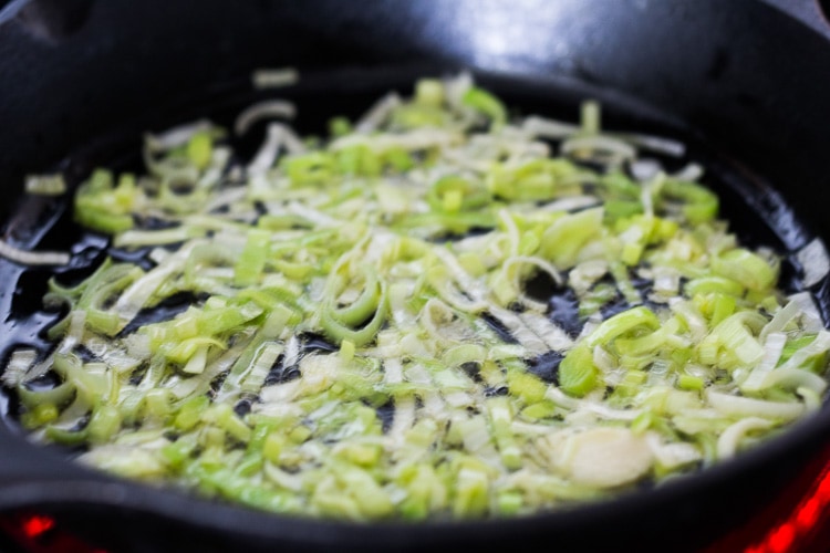 Lemony Leek Dressing - a simple full flavored dressing perfect for roasted veggies and salads. Heathy, vegan & delicious! #leek #leeks #leekvinaigrette #vinaigrette #vegansaladdressing