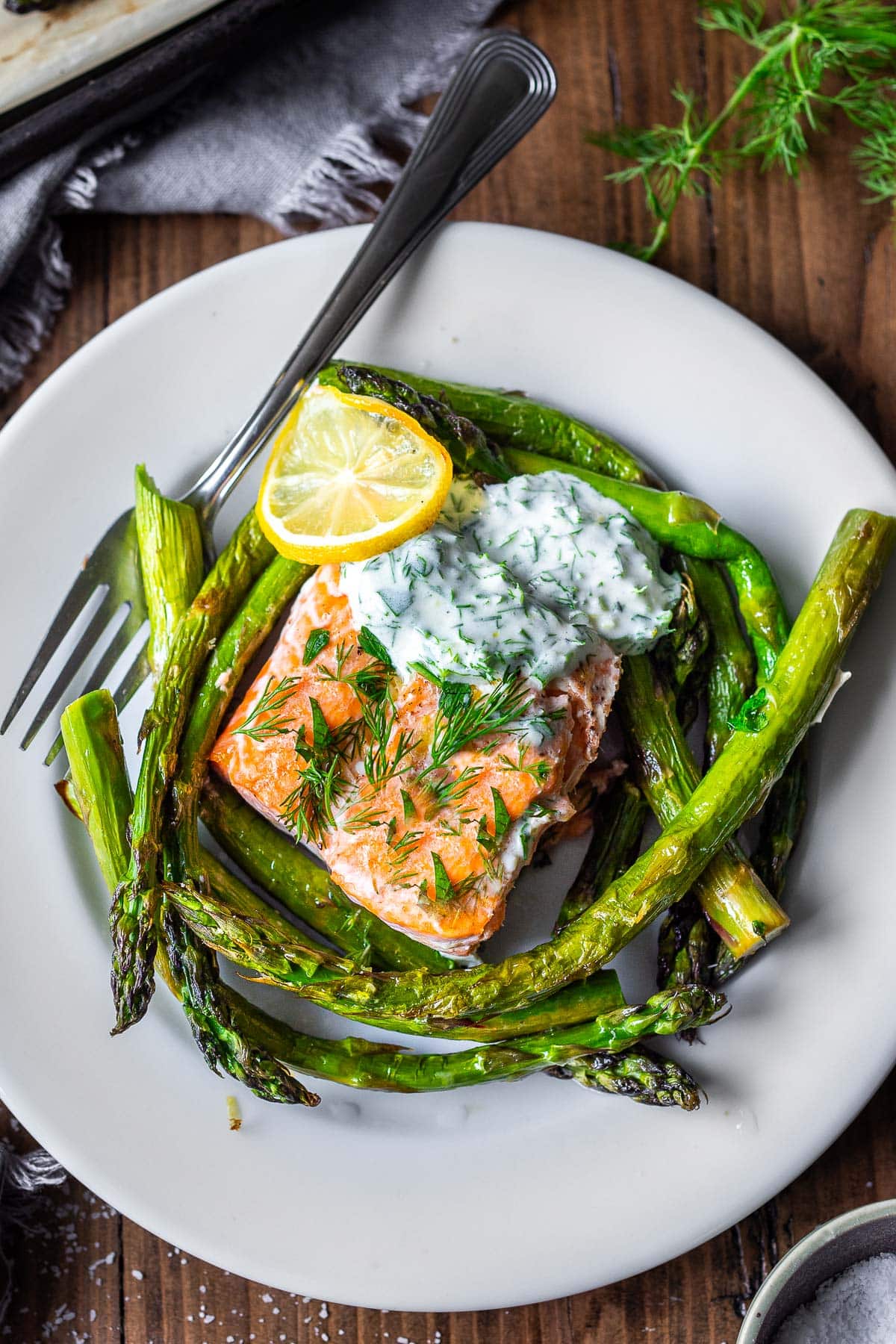 Salmon with Dill Sauce and Asparagus
