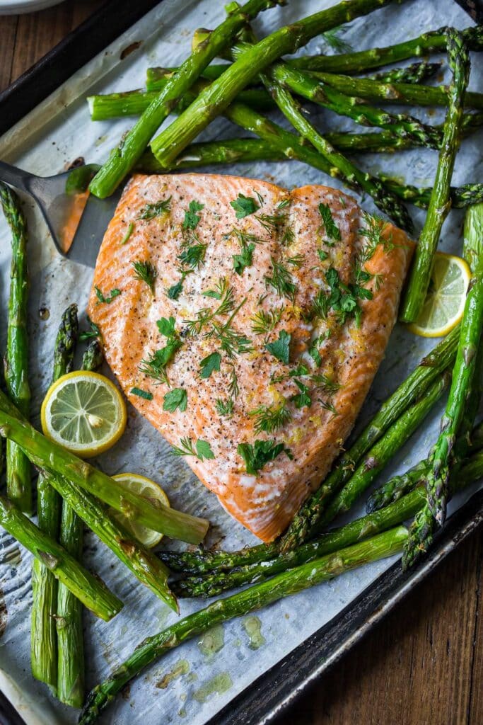 Baked Salmon with Asparagus Creamy Dill Sauce