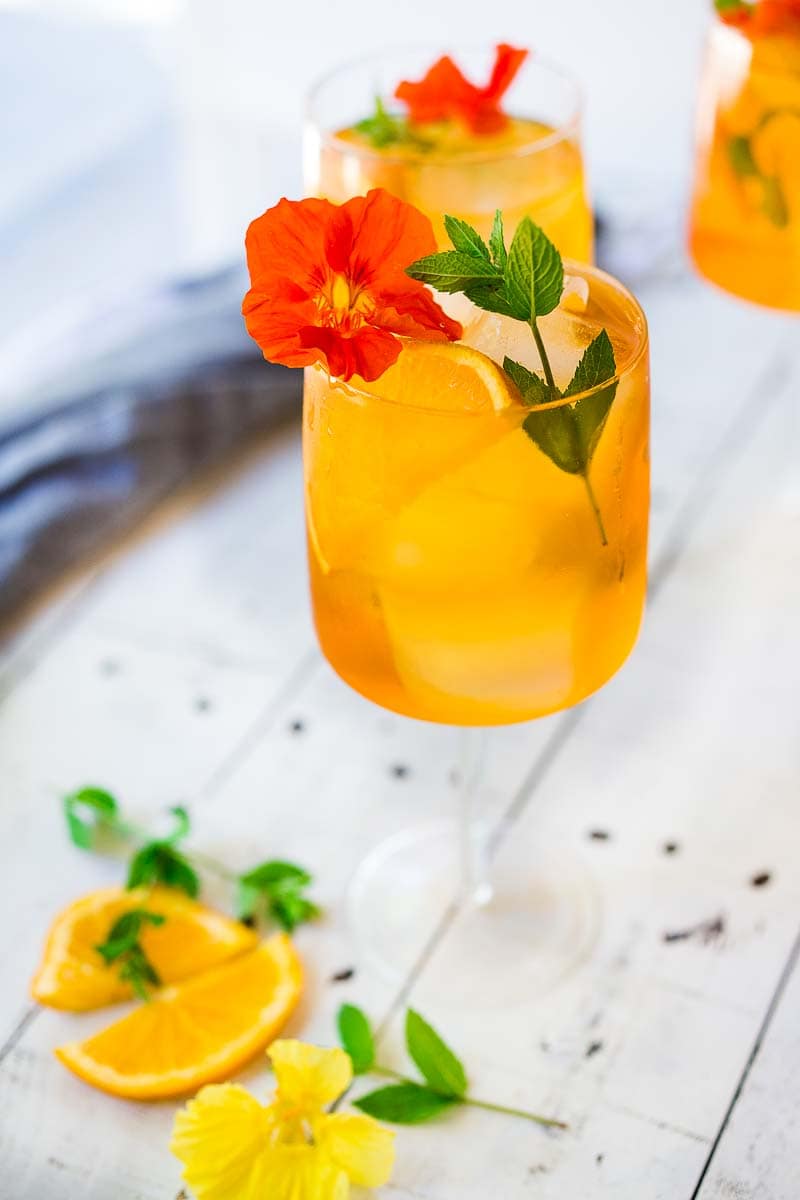 How to make an Aperol Spritz! A refreshing champagne cocktail served over ice perfect for hot summer nights! 