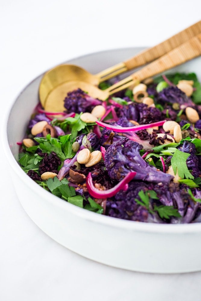 Purple Cauliflower Salad (Sicilian Style!) with olives, grains, capers, parlsely scallions and pickled onions. This vegan healthy salad is easy to make and keeps for several days, perfect for meal prep! | #cauliflowersalad #vegansalad #roastedcauliflowersalad #purplecauliflower 