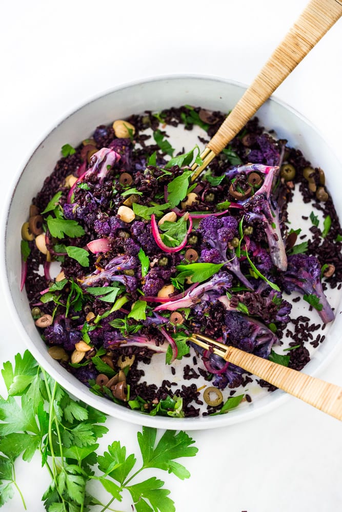 50 MUST-TRY FARMERS MARKET RECIPES! Purple Cauliflower Salad (Sicilian Style!) with olives, grains, capers, parlsely scallions and pickled onions. This vegan healthy salad is easy to make and keeps for several days, perfect for meal prep! | #cauliflowersalad #vegansalad #roastedcauliflowersalad #purplecauliflower