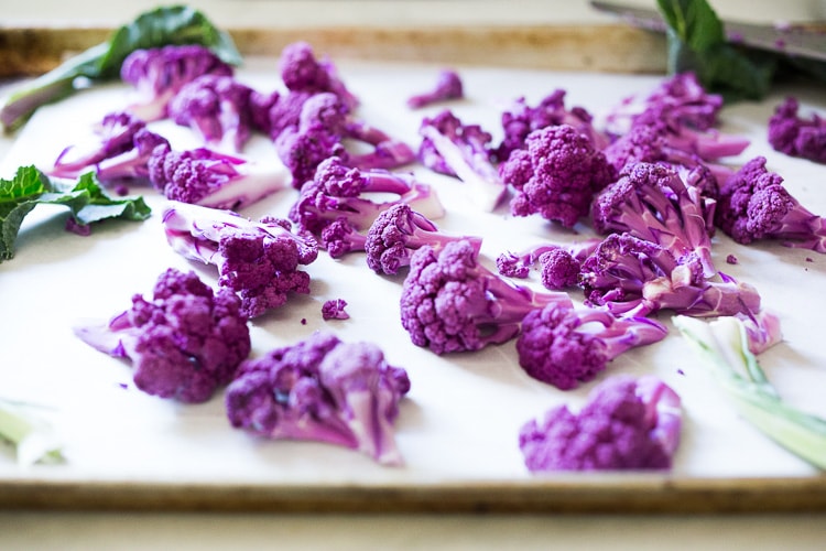 Purple Cauliflower Salad (Sicilian Style!) with olives, grains, capers, parlsely scallions and pickled onions. This vegan healthy salad is easy to make and keeps for several days, perfect for meal prep! | #cauliflowersalad #vegansalad #roastedcauliflowersalad #purplecauliflower 