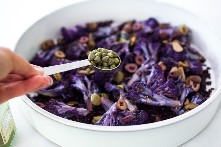 Purple Cauliflower Salad (Sicilian Style!) with olives, grains, capers, parlsely scallions and pickled onions. This vegan healthy salad is easy to make and keeps for several days, perfect for meal prep! | #cauliflowersalad #vegansalad #roastedcauliflowersalad #purplecauliflower 