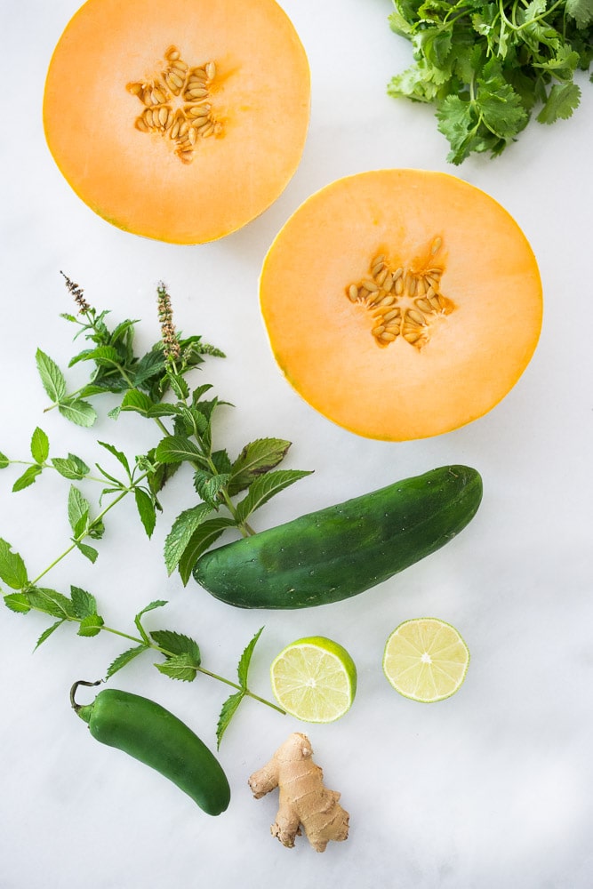 Cold Cucumber Melon Soup - an easy, healthy summer soup that can be served as an appetizer or light meal. Refreshing and delicious! #cucumbersoup #coldsoup #cantaloupesoup #coldmelonsoup #coldcucumbersoup 