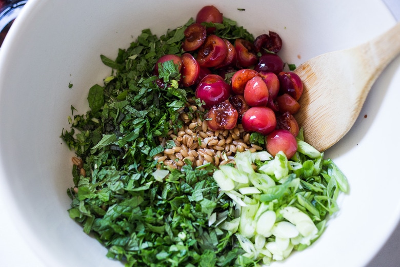 Pickled Cherry and Farro Salad with almonds, fresh herbs and Vanilla- Balsamic Dressing. #farro #farrosalad #cherrysalad #cherryrecipes #pickledrecipes