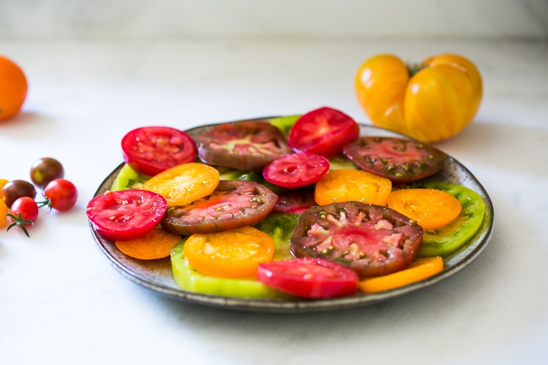 Heirloom Tomato Salad with Toasted Walnuts and Smoked Blue Cheese - a simple summer salad highlighting sweet and juicy heirloom tomatoes. Can be made in 15 minutes! #tomatosalad #tomatowalnutsalad #heirloomtomatosalad #summersalad #farmersmarketsalad #tomatorecipes #walnutsalad 