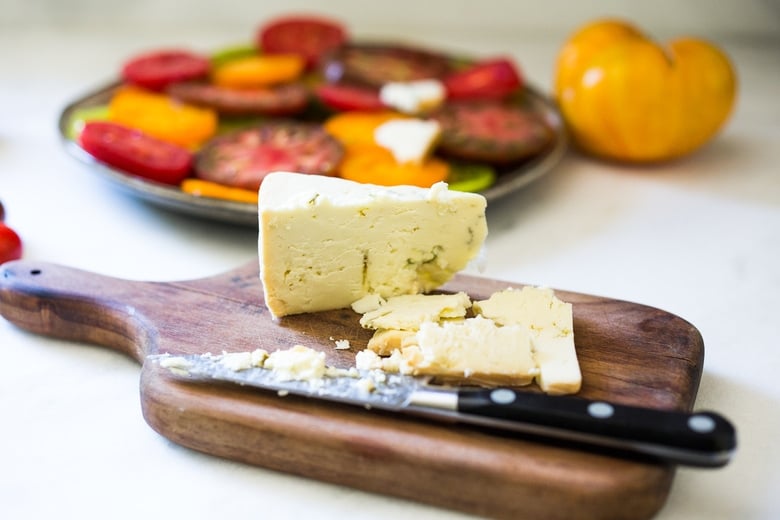 Heirloom Tomato Salad with Toasted Walnuts and Smoked Blue Cheese - a simple summer salad highlighting sweet and juicy heirloom tomatoes. Can be made in 15 minutes! #tomatosalad #tomatowalnutsalad #heirloomtomatosalad #summersalad #farmersmarketsalad #tomatorecipes #walnutsalad 