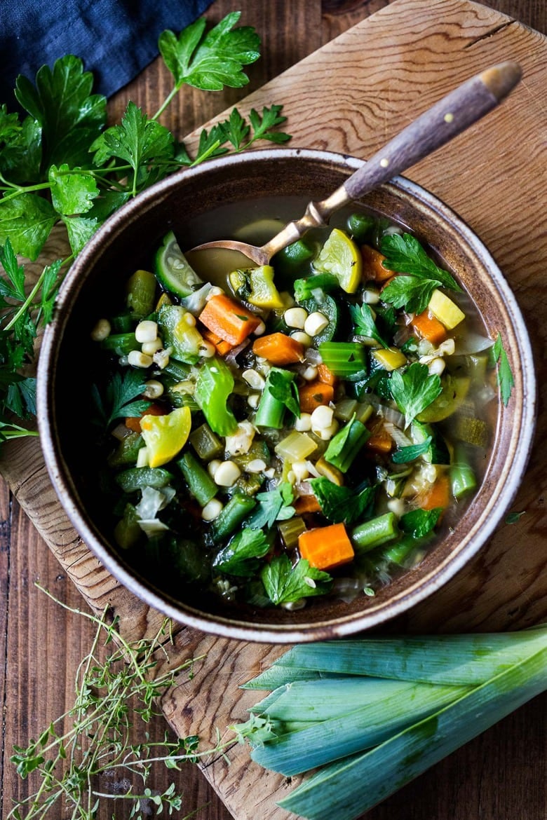 Farmers Market Vegetable Soup- a simple healthy vegetable soup recipe that is easy to make and loaded with healthy nutrients- a delicious way to use up all those farmers market veggies! Great for Sunday meal prep! Can be made in an Instant Pot. #vegetarian #mealprep #veganmealprep #instantpot #vegetablesoup #farmersmarket #vegansoup #healthysoup