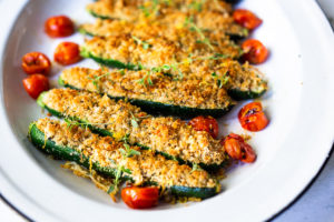 Baked Zucchini with Garlicky Parmesan Bread Crumbs- a simple easy vegetarian side dish that is baked in the oven. | #zucchinirecipes #bakedzucchini #vegetarian #sidedish #healhysidedish