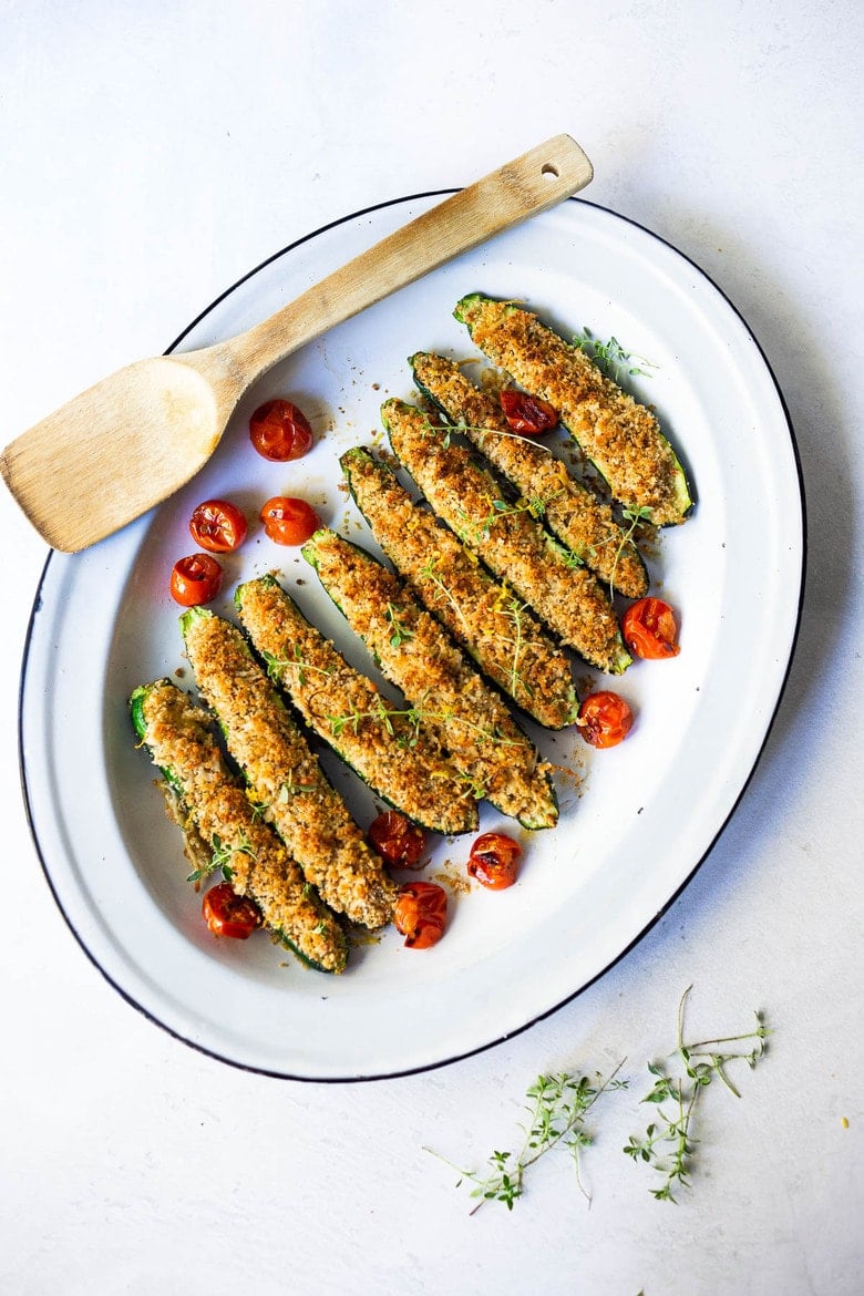 20 Healthy Zucchini Recipes: Baked Zucchini with Garlicky Parmesan Bread Crumbs- a simple easy vegetarian side dish that is baked in the oven.Kid-freindly and Gluten-free adaptable! | #zucchinirecipes #bakedzucchini #vegetarian #sidedish #healhysidedish