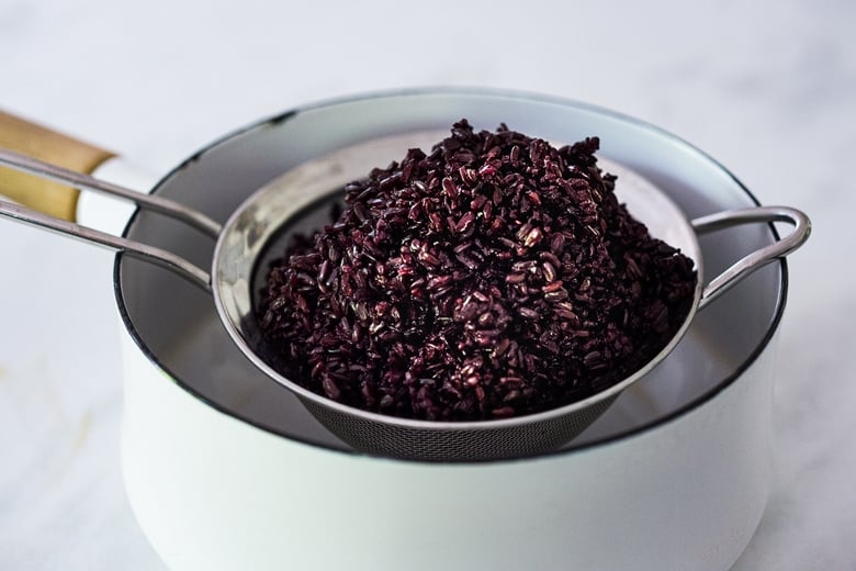 Why we ALL should be eating Forbidden Black Rice! Plus 3 healthy ways to cook black rice- stovetop, Instant Pot & Pilaf! A healthy vegan gluten-free side dish full of powerful health benefits. The most nutritious rice you can find! #blackrice #forbiddenblackrice #howtocookblackrice #vegansides #healthysides #antioxidant #cleaneating #eatclean