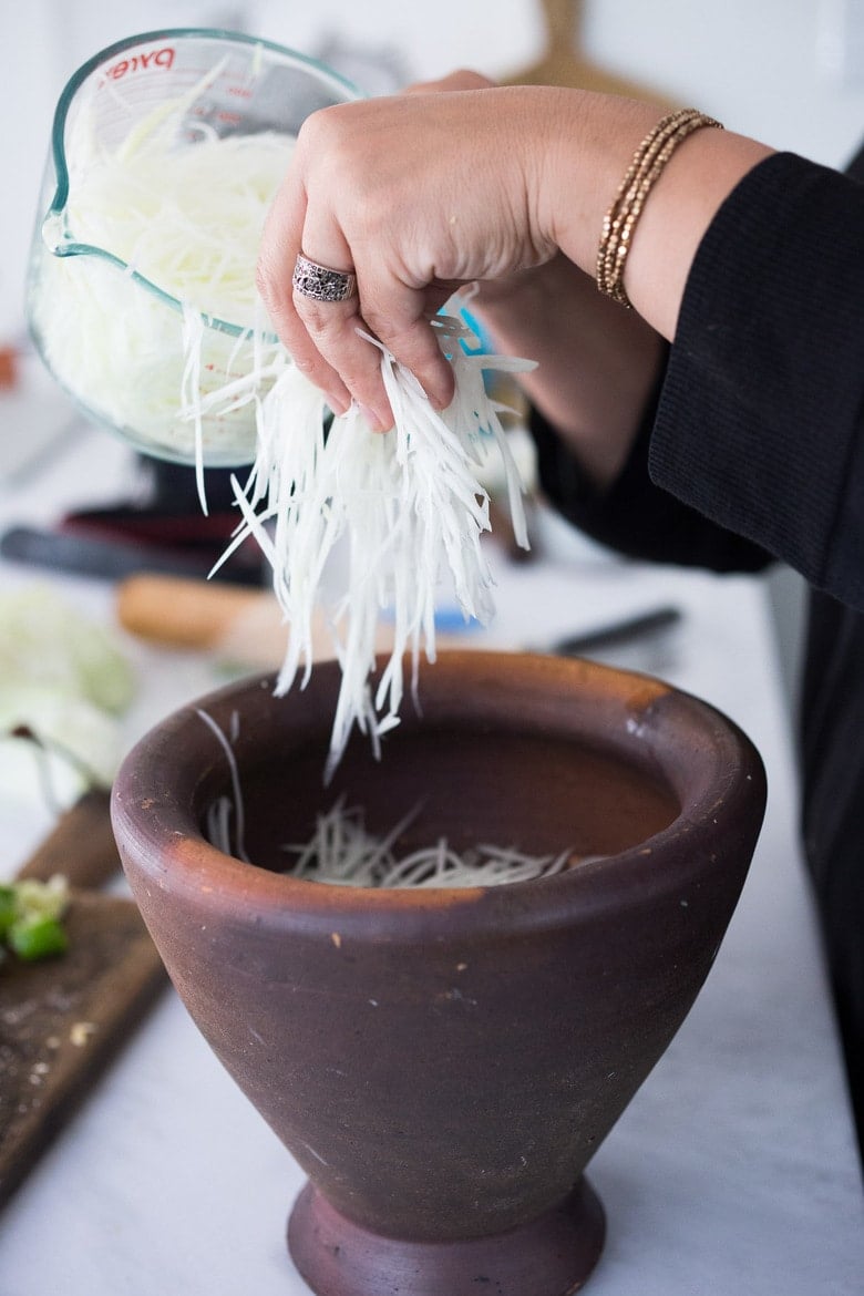 Green Papaya Salad {Bangkok Style!} - a light, healthy and refreshing salad bursting with authentic Thai Flavors! #greenpapayasalad #papayasalad #thaisalad #thaifood #thairecipes 