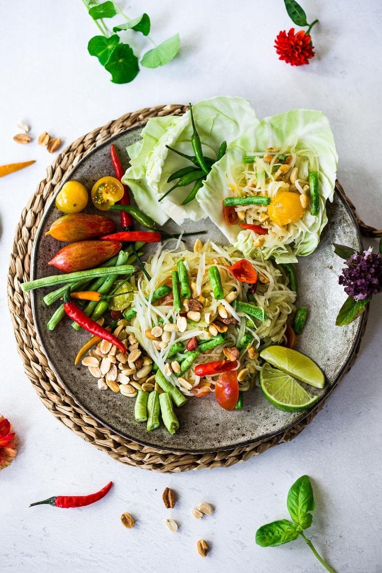 Green Papaya Salad {Bangkok Style!} - a light, healthy and refreshing salad bursting with authentic Thai Flavors! #greenpapayasalad #papayasalad #thaisalad #thaifood #thairecipes 