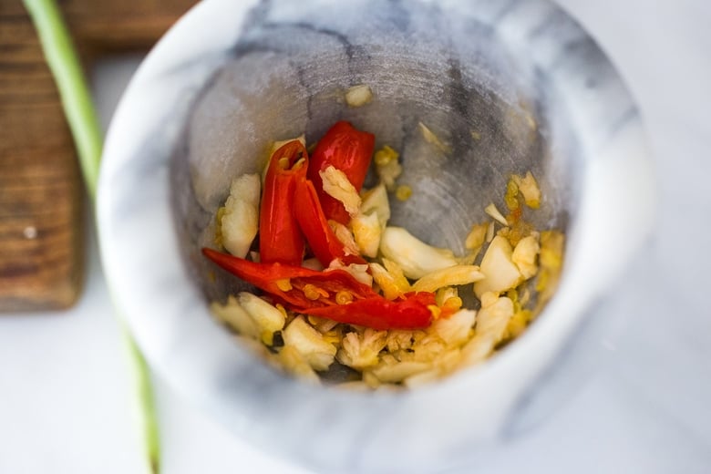 Green Papaya Salad {Bangkok Style!} - a light, healthy and refreshing salad bursting with authentic Thai Flavors! #greenpapayasalad #papayasalad #thaisalad #thaifood #thairecipes 