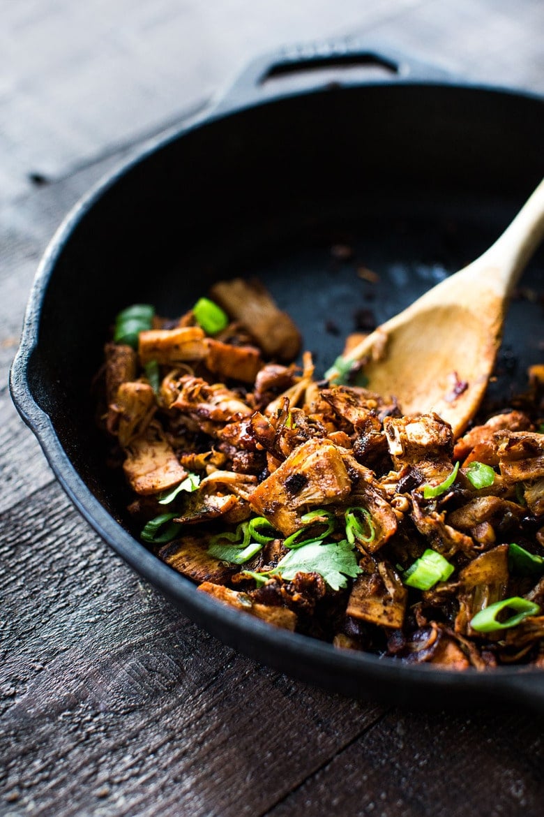 Crispy Jackfruit Carnitas - a simple vegan Mexican-inspired filling for tacos, enchiladas, burritos and quesadillas and bowls. Perfect for Sunday meal prep! #jackfruit #carnitas #vegantacomeat #tacos #jackfruittacos #vegantacos #plantbased 