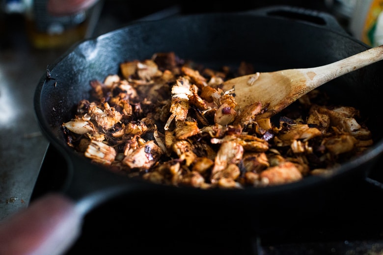 Crispy Jackfruit Carnitas - a simple vegan Mexican-inspired filling for tacos, enchiladas, burritos and quesadillas and bowls. Perfect for Sunday meal prep! #jackfruit #carnitas #vegantacomeat #tacos #jackfruittacos #vegantacos #plantbased 