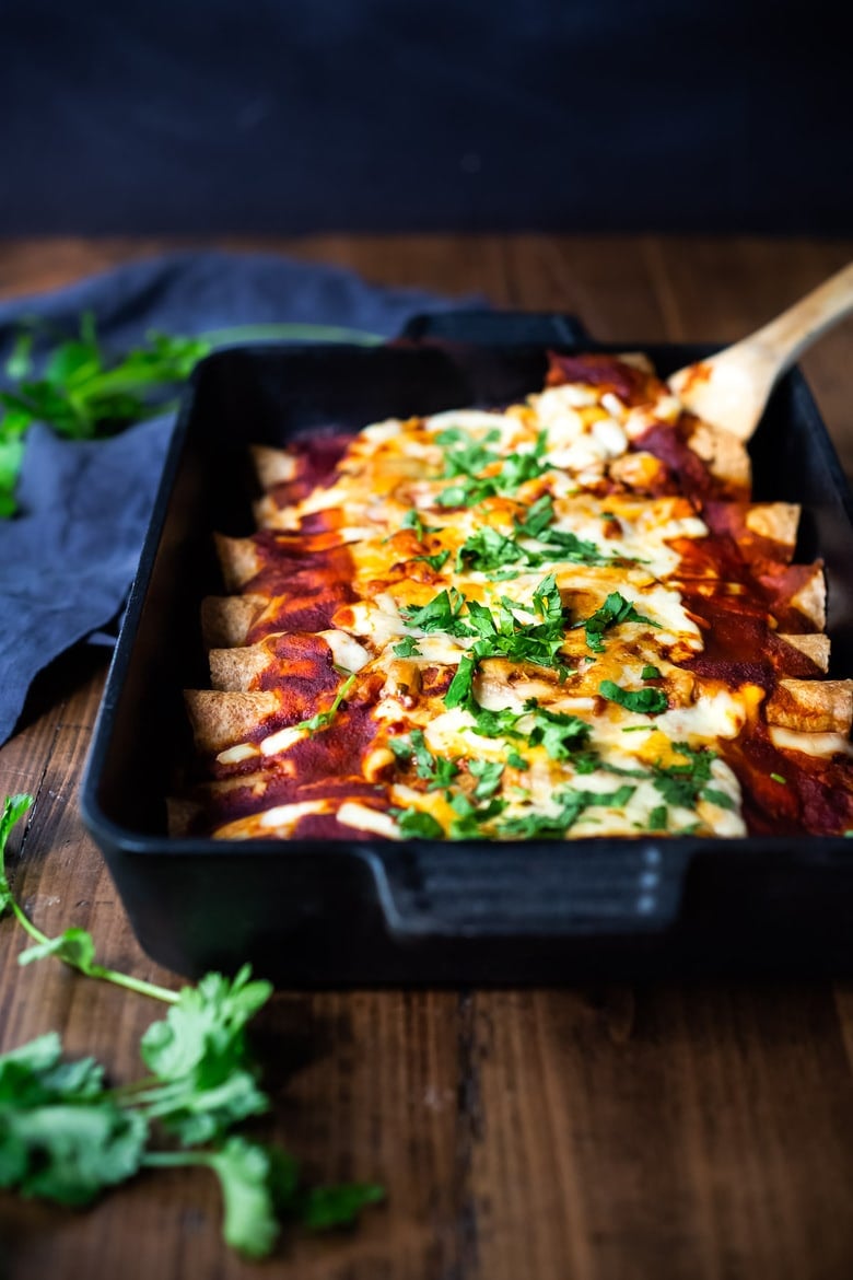 30 Fresh and TAsty Mexican Recipes! Farmers Market Vegetarian Enchiladas- with black beans and your choice of veggies (like red bell pepper, zucchini and corn)and Homemade 5 Minute Enchilada Sauce! Easy, Healthy and full of delicious Mexican Flavor!Vegan and Gluten-free adaptable! #enchiladas #vegetarianenchiladas #healthyenchiladas #veggieenchiladas