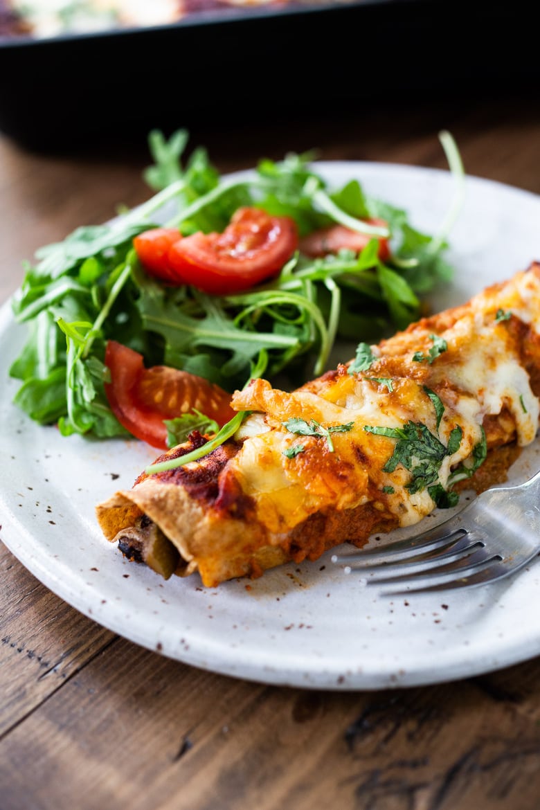Simple Vegetarian Enchiladas- with blackbeans and your choice of veggies (like peppers, zucchini and corn)and Homemade 5 Minute Enchilada Sauce! Easy, Healthy and full of delicious Mexican Flavor!Vegan and Gluten-free adaptable! #enchiladas #vegetarianenchiladas #healthyenchiladas #veggieenchiladas