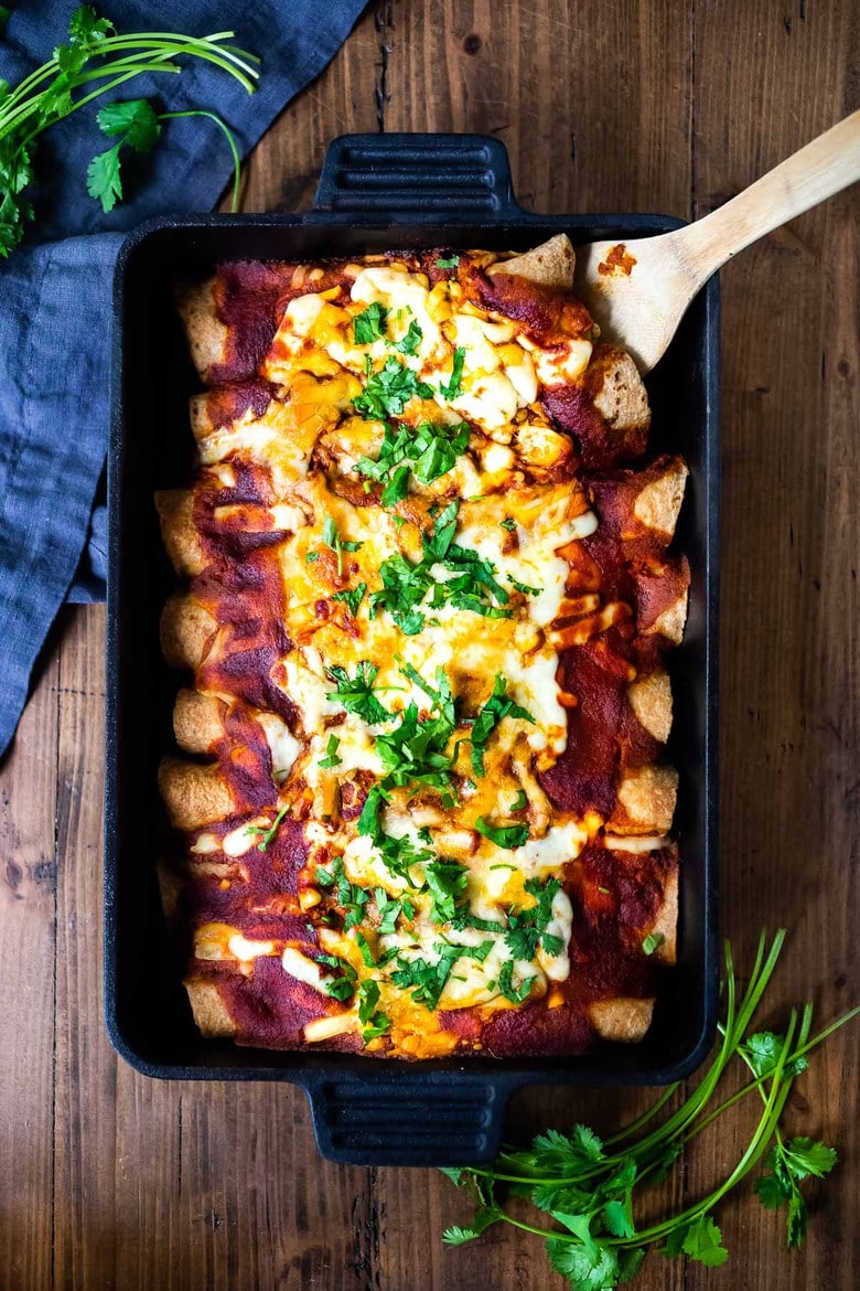 Simple Vegetarian Enchiladas- with black beans and your choice of veggies (like red bell pepper, zucchini and corn)and Homemade 5 Minute Enchilada Sauce! Easy, Healthy and full of delicious Mexican Flavor!Vegan and Gluten-free adaptable! #enchiladas #vegetarianenchiladas #healthyenchiladas #veggieenchiladas 