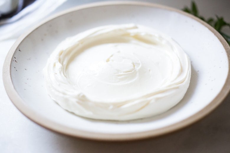 How to Make Labneh- a creamy Middle Eastern Yogurt Dip ( or cheese) - perfect for your Mezze platters. #labneh #labnehrecipe #labnehdip. #yogurtcheese #yogurtcheese