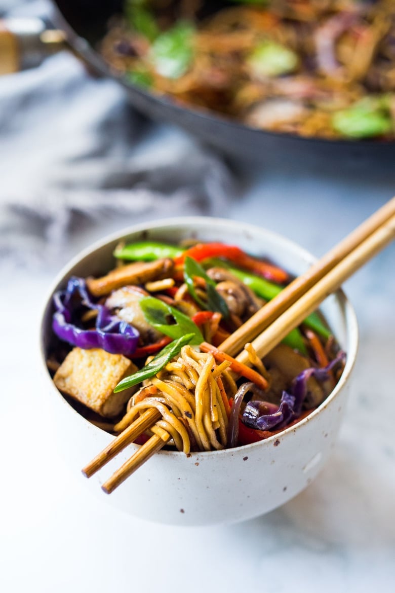 Veggie Lo Mein! On the table in under 20 minutes! Loaded up with healthy veggies, this VEGAN dinner recipe is fast and easy, perfect for busy weeknights! #lomein #lomeinnoodles #vegandinner #veganrecipes #veganlomein #stirfry