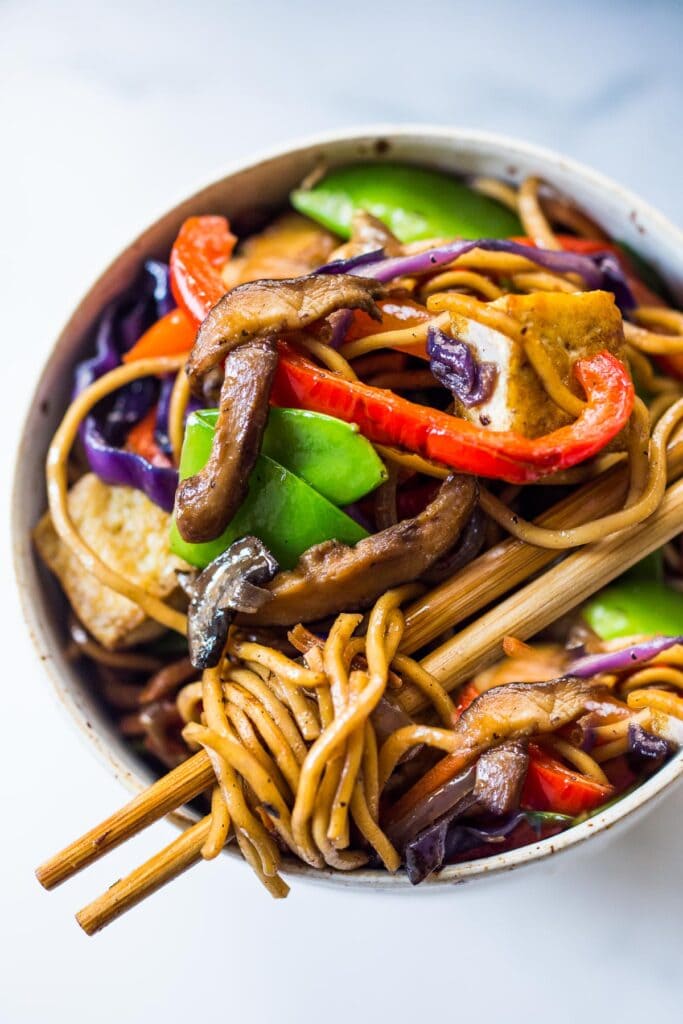 Easy Lo Mein! On the table in under 20 minutes! Loaded up with healthy veggies, this VEGAN dinner recipe is fast and easy, perfect for busy weeknights! 