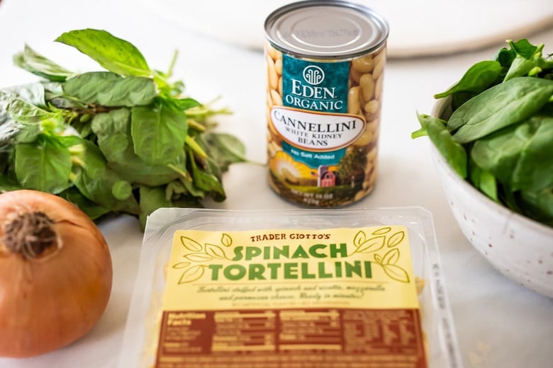 Tortellini soup with Spinach, Basil & White beans- a mouthwatering vegetarian soup that can be made in 25 minutes! #vegetarian #vegetariansoup #whitebeansoup #spinachsoup #tortellini #tortellinisoup