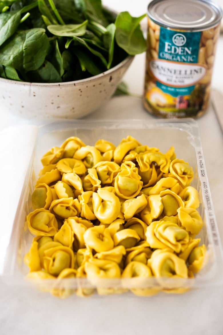 Brothy Tortellini soup with Spinach, Basil & White beans- a mouthwatering vegetarian soup that can be made in 25 minutes! #vegetarian #vegetariansoup #whitebeansoup #spinachsoup #tortellini #tortellinisoup