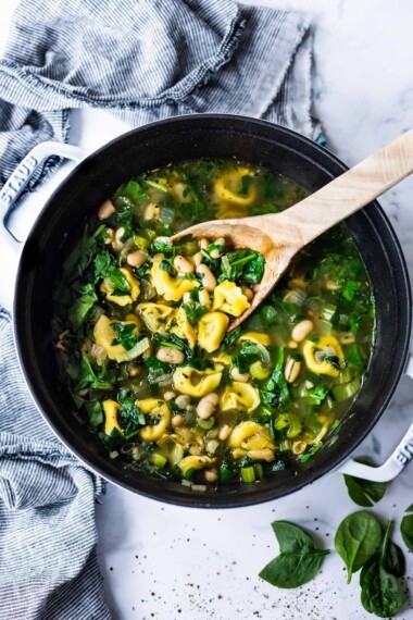 Brothy Tortellini soup with Spinach, Basil & White beans- a mouthwatering vegetarian soup that can be made in 25 minutes! #vegetarian #vegetariansoup #whitebeansoup #spinachsoup #tortellini #tortellinisoup