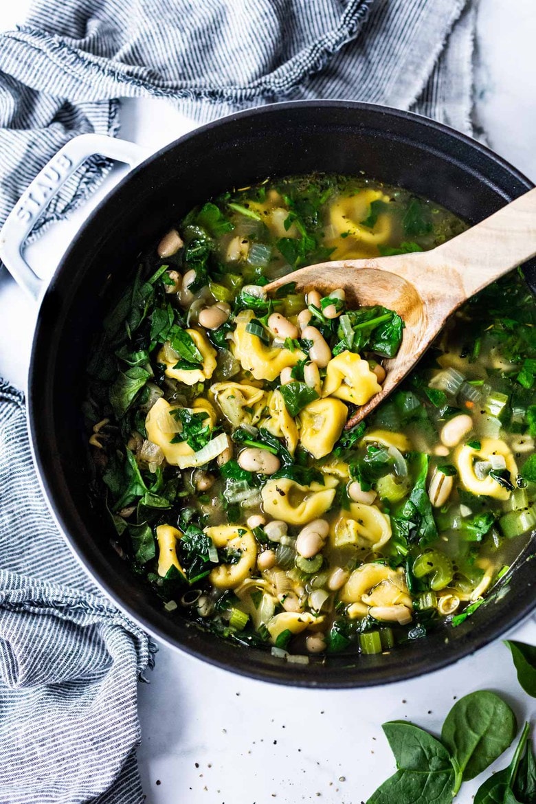 Brothy Tortellini soup with Spinach, Basil & White beans- a mouthwatering vegetarian soup that can be made in 25 minutes! #vegetarian #vegetariansoup #whitebeansoup #spinachsoup #tortellini #tortellinisoup