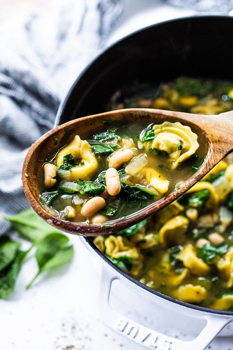 Brothy Tortellini soup with Spinach, Basil & White beans- a mouthwatering vegetarian soup that can be made in 25 minutes! #vegetarian #vegetariansoup #whitebeansoup #spinachsoup #tortellini #tortellinisoup