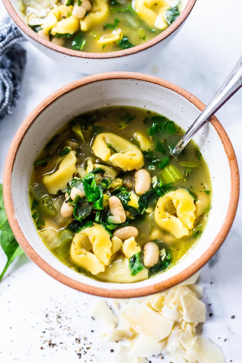 Brothy Tortellini soup with Spinach, Basil & White beans- a mouthwatering vegetarian soup that can be made in 25 minutes! #vegetarian #vegetariansoup #whitebeansoup #spinachsoup #tortellini #tortellinisoup