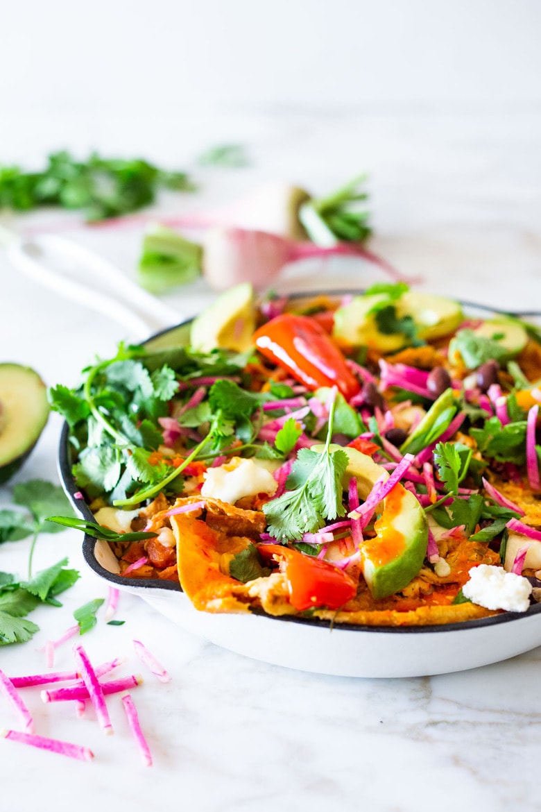 How to Make Chilaquiles! A classic Mexican dish made with stewed corn tortillas (or chips) that can be served as breakfast, lunch or dinner. The best part? This highly adaptable meal can be made in under 20 minutes, perfect for busy weeknights! #chilaquiles #vegetarian #mexican #rojo #verde