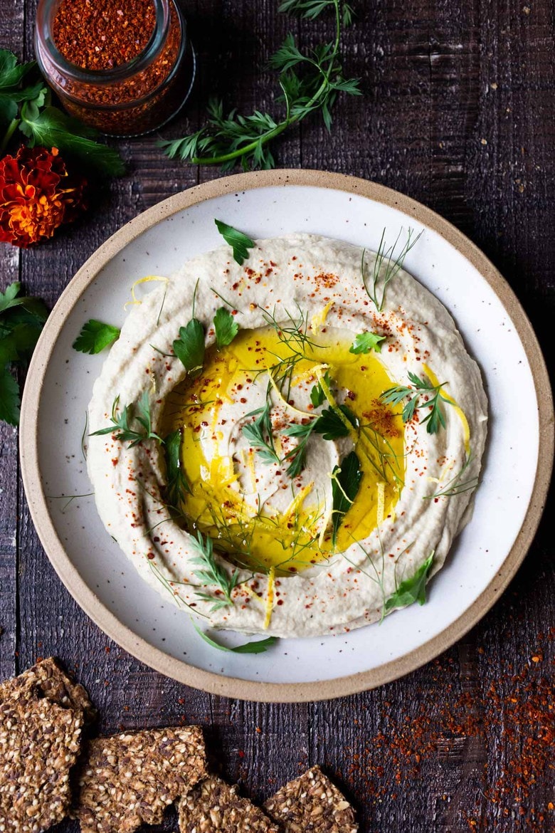 Lemony Artichoke White Bean Dip - a quick and easy Vegan Appetizer (a twist on "hummus") that can be made in 10 minutes flat. Great for parties and gatherings and made with simple pantry ingredients! #artichokedip #vegandip #veganappetizer #whitebeandip #whitebeanhummus