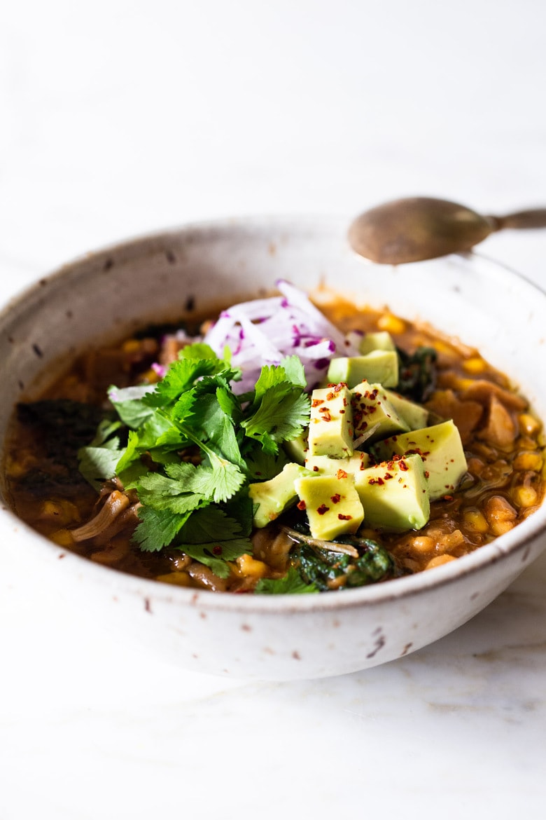 This Jackfruit Chili recipe is vegan and delicious! Made with white beans and green chilis, it can be made in an Instant Pot or on the stovetop. A fast and easy dinner recipe can be made in 30 minutes! 