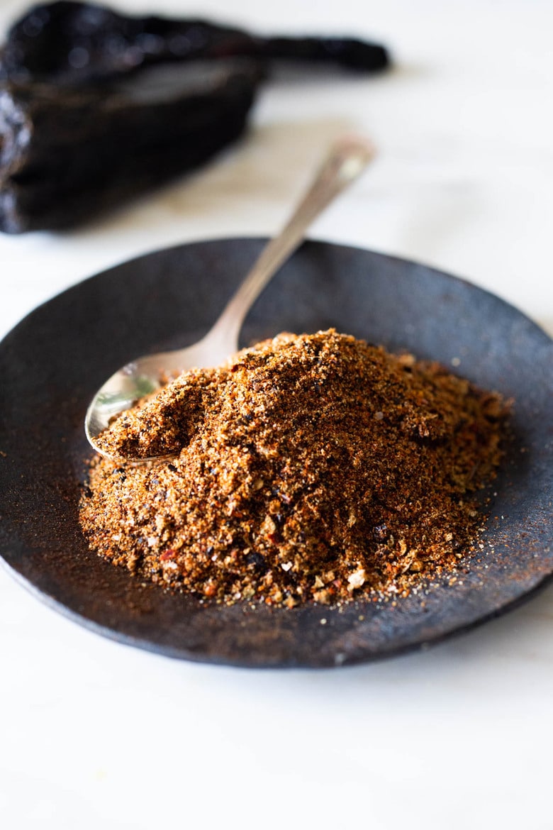 Spice up your meals with Homemade Taco Seasoning! Made with simple spices you already have at home, this flavorful spice blend takes just 5 minutes to make- and you'll never go back to store-bought again! #tacoseasoning 